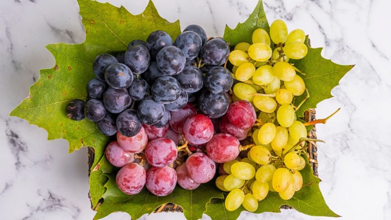 https://www.tastingtable.com/1504024/easy-hack-grapes-off-stem/