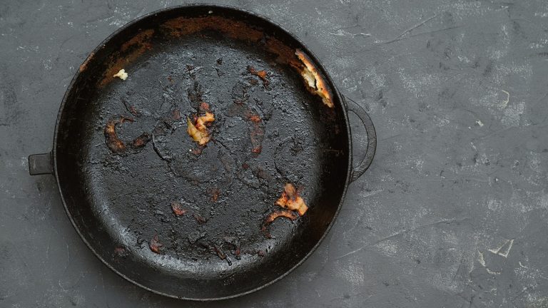 https://www.tastingtable.com/1561370/remove-smell-cast-iron/