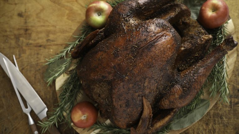 Smoked turkey with apples and rosemary