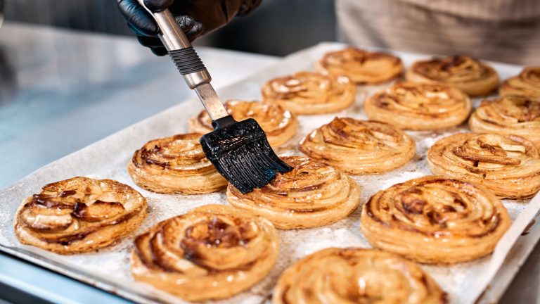 https://www.tastingtable.com/1473404/use-hand-clean-greasy-pastry-brush/