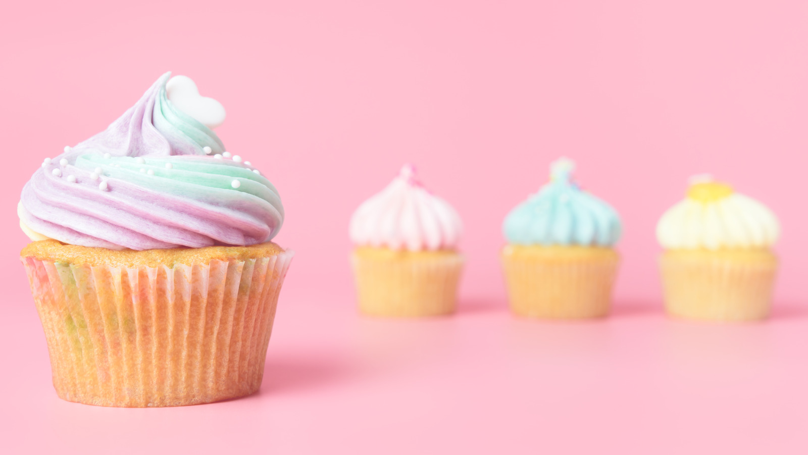 https://www.tastingtable.com/1417029/two-tone-icing-hack-plastic-wrap/