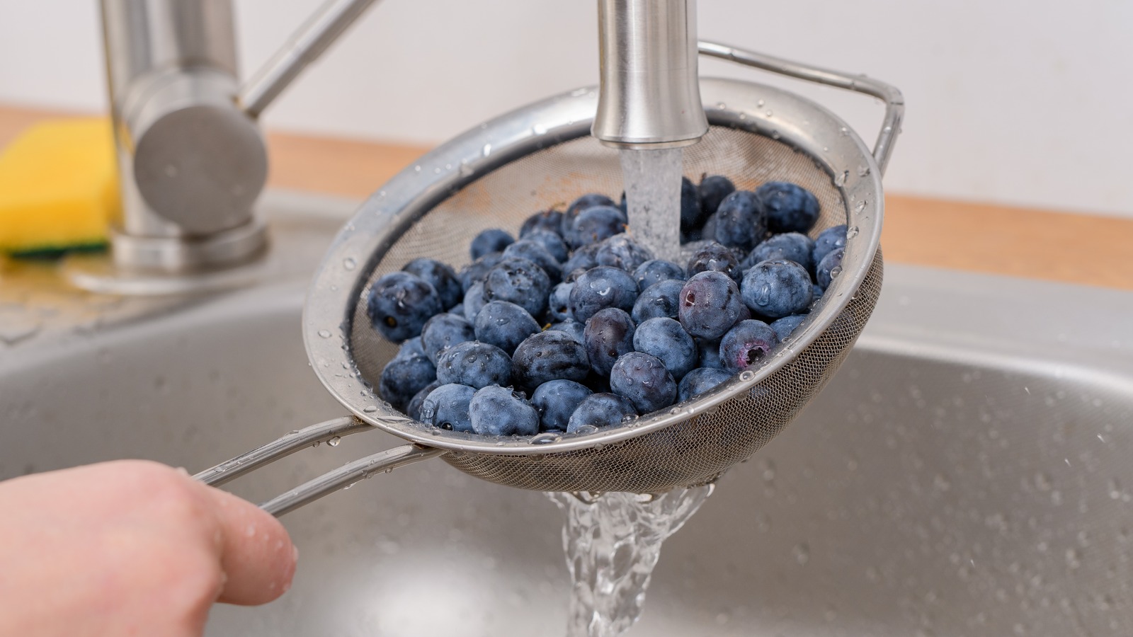 https://www.tastingtable.com/1525784/best-time-wash-blueberries-fresh/