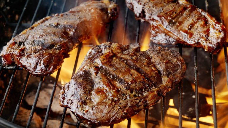 https://www.tastingtable.com/1599553/why-grill-steak-real-charcoal/